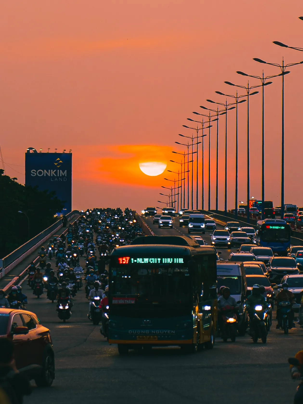 Mặt trời &ldquo;mở fan meeting&rdquo; tại Việt Nam khiến nửa giới nhiếp ảnh S&agrave;i G&ograve;n v&aacute;c t&agrave;i sản trăm triệu ra chầu chực- Ảnh 3.