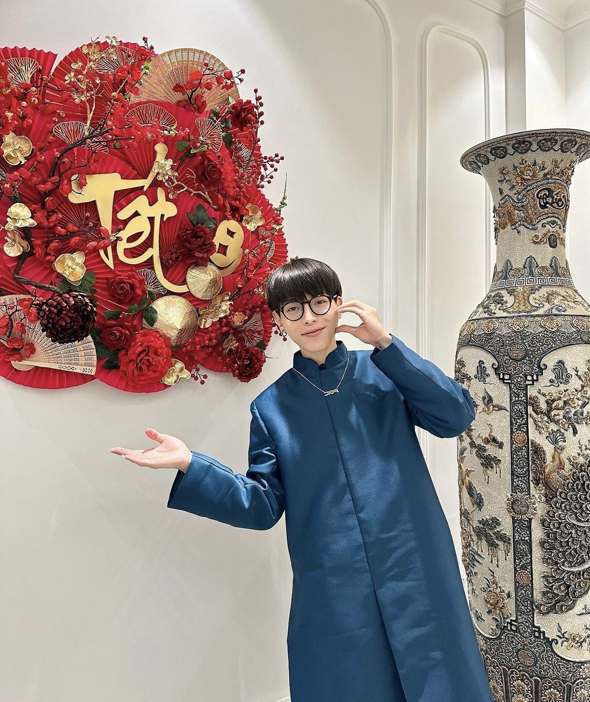 Nam ca sĩ được Thủ tướng khen thưởng: 25 tuổi tự mua nh&agrave; 10 tỷ, tậu 15 c&acirc;y v&agrave;ng ng&agrave;y &ldquo;V&iacute;a Thần T&agrave;i&rdquo;- Ảnh 4.