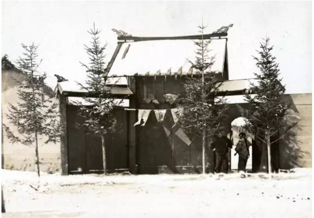 13 bức ảnh hiếm về Tết đầu thời nh&agrave; Thanh: Khung cảnh thật khiến nhiều người nghi ngờ phim truyền h&igrave;nh- Ảnh 6.