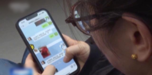 Cặp vợ chồng b&aacute;n nh&agrave;, mang 5,6 tỷ đi mua v&agrave;ng giữa l&uacute;c gi&aacute; đạt đỉnh, nh&acirc;n vi&ecirc;n lập tức dừng giao dịch- Ảnh 3.