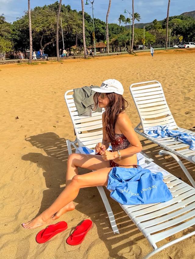 Mỹ nh&acirc;n Tiệm C&agrave; Ph&ecirc; Ho&agrave;ng Tử diện bikini n&oacute;ng &ldquo;bỏng mắt&rdquo;, biết tuổi t&aacute;c thật m&agrave; cho&aacute;ng!- Ảnh 2.