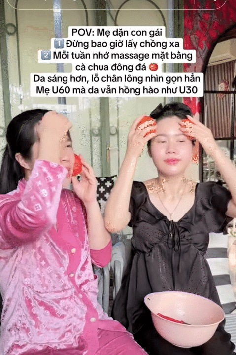 Mẹ v&agrave; con g&aacute;i lăn 2 loại quả đ&ocirc;ng đ&aacute; l&ecirc;n mặt, gi&uacute;p trắng da v&agrave; se kh&iacute;t lỗ ch&acirc;n l&ocirc;ng- Ảnh 2.