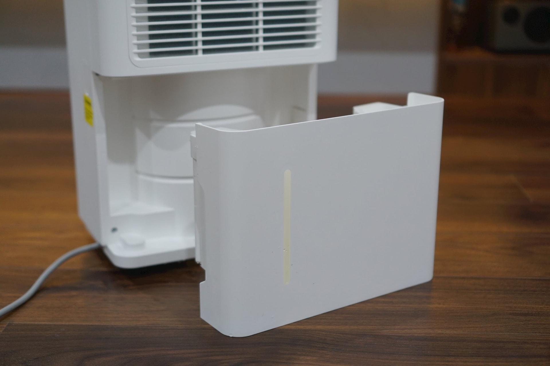 Nồm ẩm miền Bắc đến thật rồi - mẫu m&aacute;y h&uacute;t ẩm nhỏ gọn, gi&aacute; 6,8 triệu n&agrave;y sẽ l&agrave; lời giải cho ng&ocirc;i nh&agrave; của bạn- Ảnh 4.