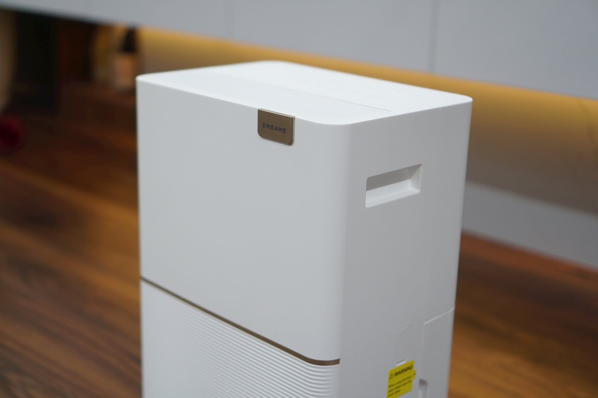 Nồm ẩm miền Bắc đến thật rồi - mẫu m&aacute;y h&uacute;t ẩm nhỏ gọn, gi&aacute; 6,8 triệu n&agrave;y sẽ l&agrave; lời giải cho ng&ocirc;i nh&agrave; của bạn- Ảnh 2.