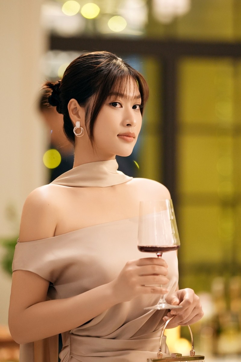 Vbiz có một cô gái từng bị miệt thị ngoại hình nay lọt Top 100 gương mặt đẹp nhất thế giới- Ảnh 7. Vbiz có một cô gái từng bị miệt thị ngoại hình nay lọt Top 100 gương mặt đẹp nhất thế giới- Ảnh 7.