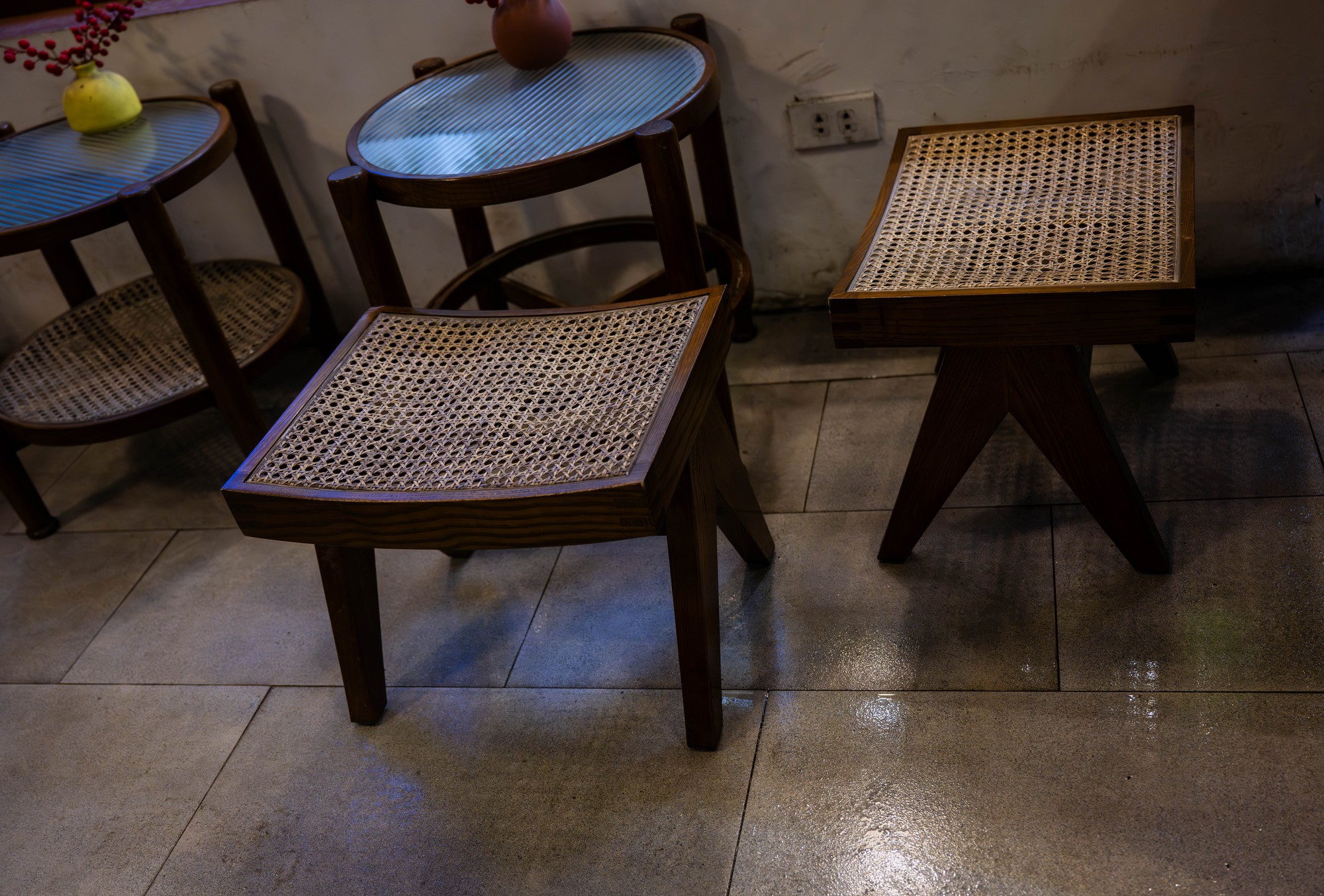 Nỗi &aacute;m ảnh "nồm ẩm" quay lại, người d&acirc;n H&agrave; Nội "kh&oacute;c r&ograve;ng": Nh&agrave; cửa "đổ mồ h&ocirc;i", quần &aacute;o phơi 3 ng&agrave;y kh&ocirc;ng kh&ocirc;, s&agrave;n trơn như bẫy trượt- Ảnh 10.