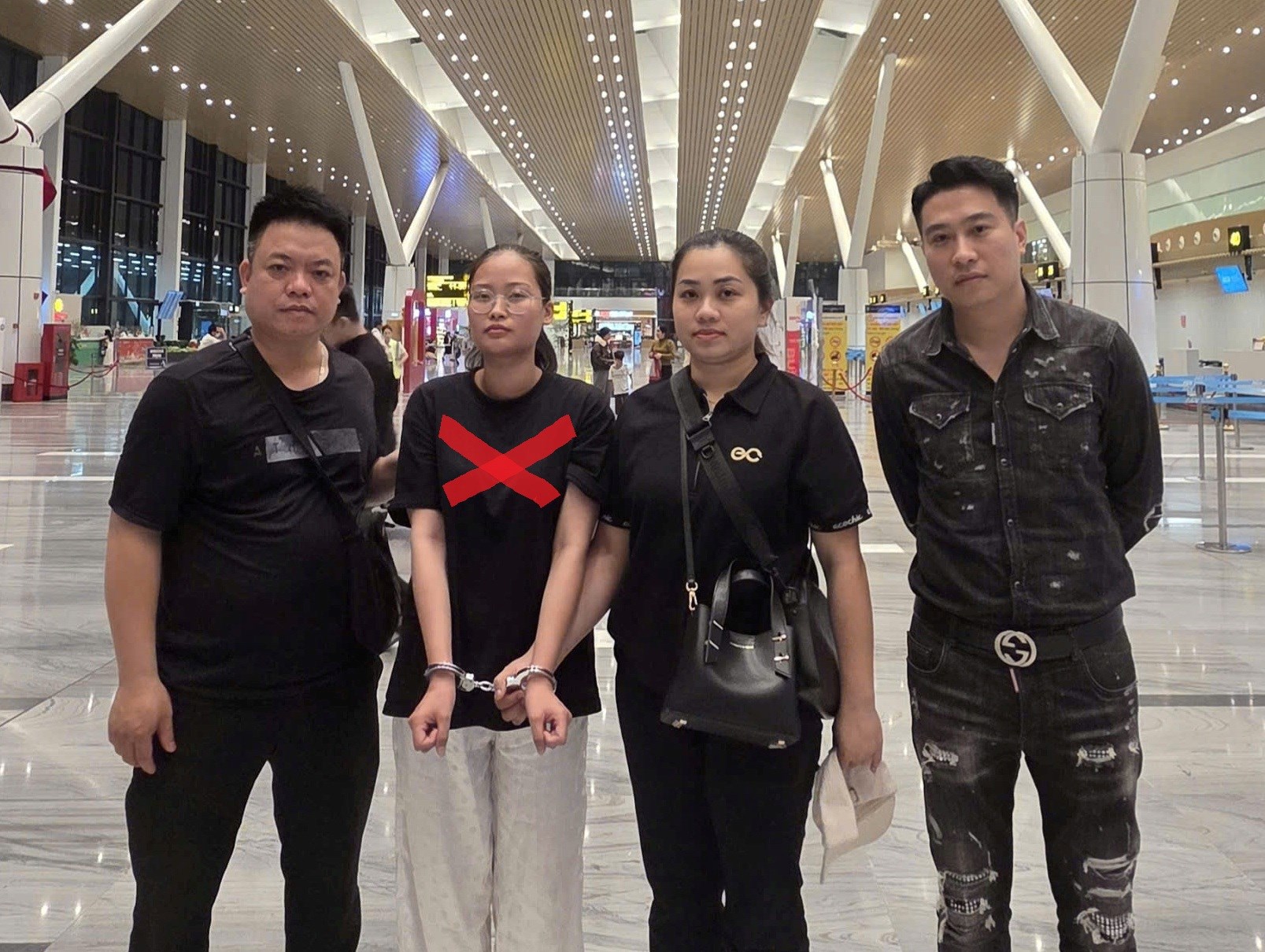 Bắt đối tượng truy n&atilde; đặc biệt Ho&agrave;ng Ngọc &Aacute;nh- Ảnh 1.