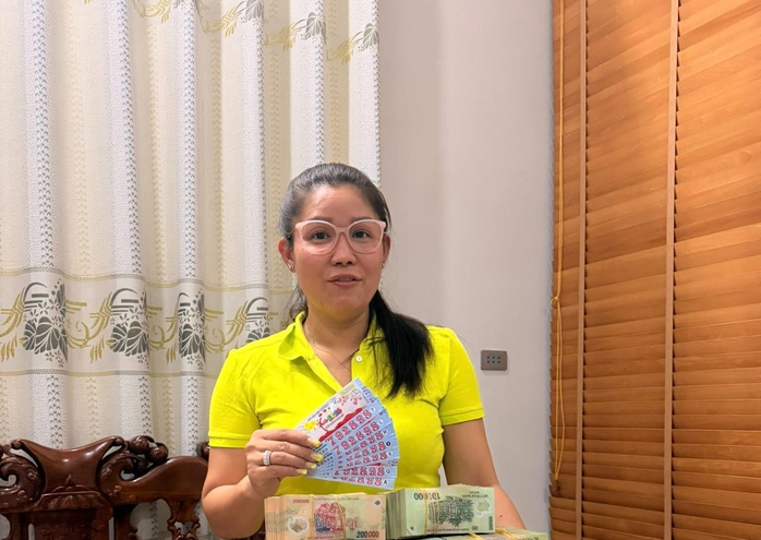 Xổ số miền Nam: Người phụ nữ g&acirc;y &ldquo;sốt&rdquo; khi đổi 46 v&eacute; tr&uacute;ng độc đắc trong 3 ng&agrave;y- Ảnh 2.