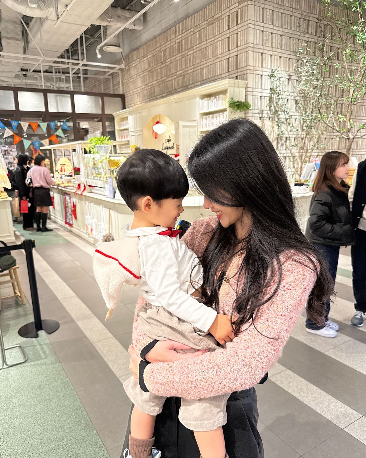 5 h&agrave;nh động nhỏ chứng tỏ con bạn l&agrave; một đứa trẻ c&oacute; l&ograve;ng biết ơn s&acirc;u sắc- Ảnh 2.