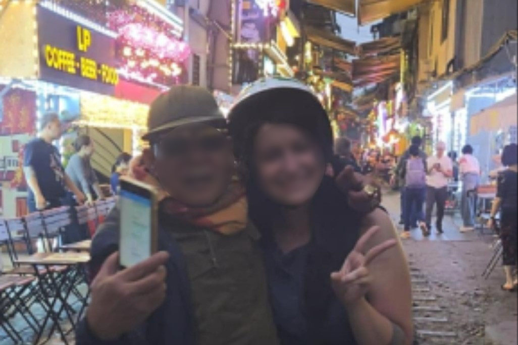 Tìm ra người xe ôm bị tố "chặt chém" khách Tây 1 triệu đồng cho cuốc xe 7km, đã được mời lên phường- Ảnh 1. Tìm ra người xe ôm bị tố "chặt chém" khách Tây 1 triệu đồng cho cuốc xe 7km, đã được mời lên phường- Ảnh 1.