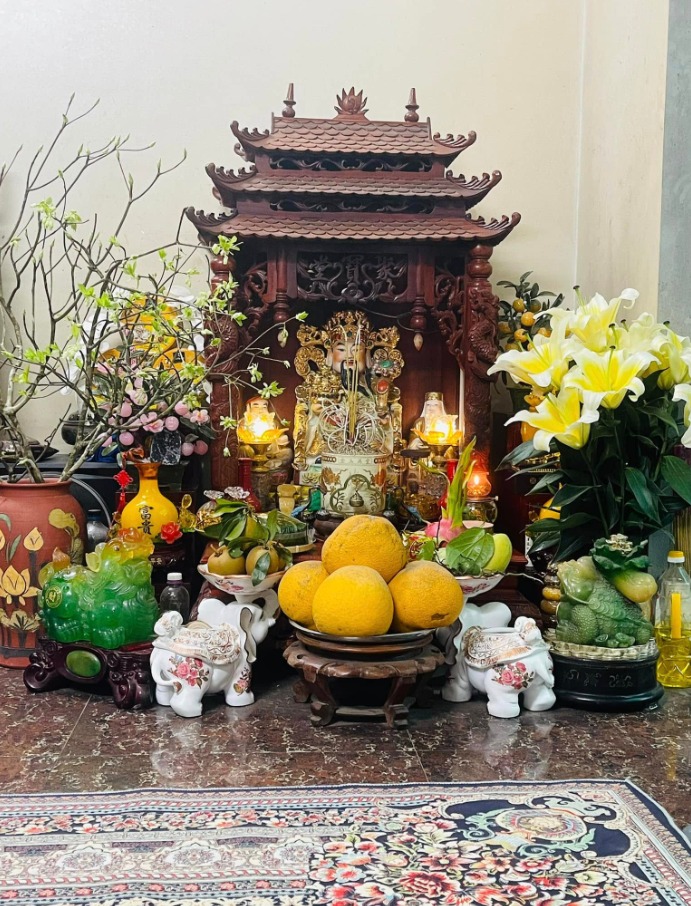 Vì sao bàn thờ Thần Tài đặt sát đất mà không phải ở trên cao?- Ảnh 2. Vì sao bàn thờ Thần Tài đặt sát đất mà không phải ở trên cao?- Ảnh 2.
