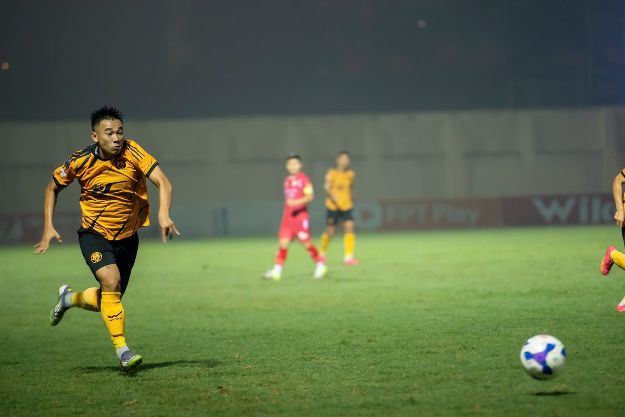 Hy hữu tại V.League: V&igrave; sao thủ m&ocirc;n CLB Thanh Ho&aacute; phải l&ecirc;n đ&aacute; tiền đạo?- Ảnh 5.