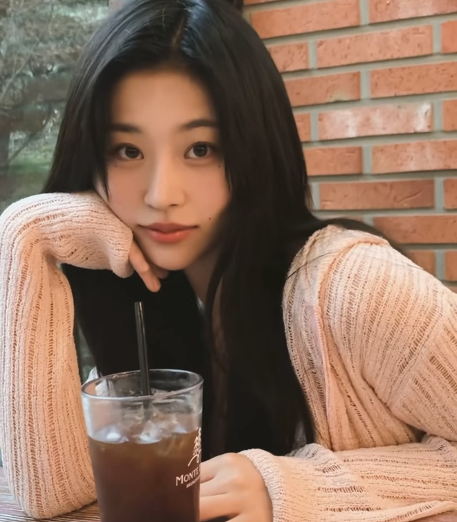 Qu&aacute; khứ g&acirc;y sốc của nữ ph&aacute;p sư sinh năm 1998 đang vụt s&aacute;ng ở show t&acirc;m linh H&agrave;n Quốc- Ảnh 9.