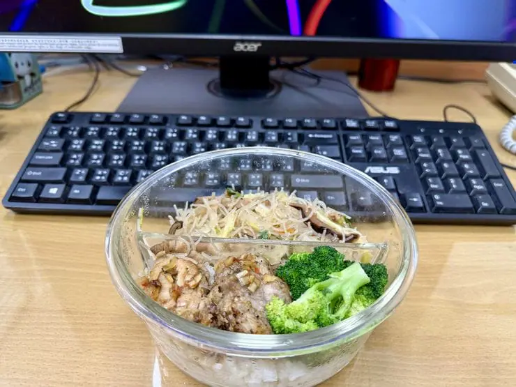 Ai mang cơm trưa đi l&agrave;m, nếu c&oacute; 3 m&oacute;n ăn n&agrave;y th&igrave; cần vứt ngay v&igrave; sinh chất g&acirc;y ung thư- Ảnh 2.