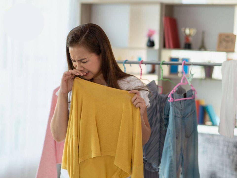 4 kiểu phơi quần &aacute;o &ldquo;rước th&ecirc;m bệnh&rdquo; v&agrave;o người m&ugrave;a nồm ẩm, nhiều nh&agrave; rất dễ mắc phải- Ảnh 2.