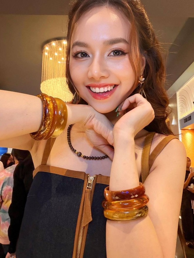 Vợ đạo diễn trăm tỷ khoe visual 20 năm kh&ocirc;ng gi&agrave; nhưng v&ograve;ng eo mỏng d&iacute;nh mới l&agrave; t&acirc;m điểm- Ảnh 4.