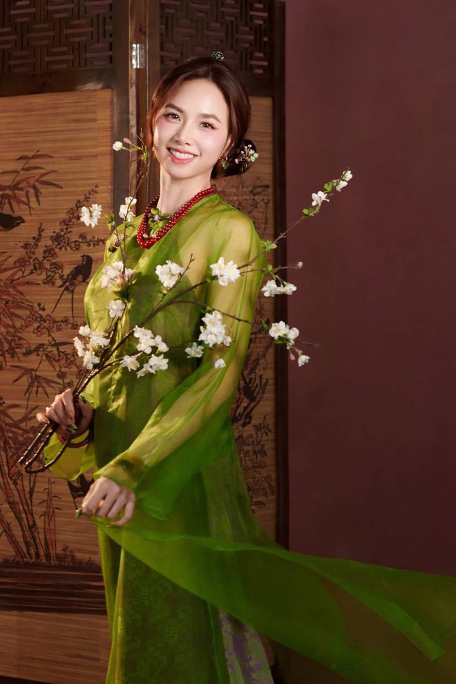 Vợ đạo diễn trăm tỷ khoe visual 20 năm kh&ocirc;ng gi&agrave; nhưng v&ograve;ng eo mỏng d&iacute;nh mới l&agrave; t&acirc;m điểm- Ảnh 12.