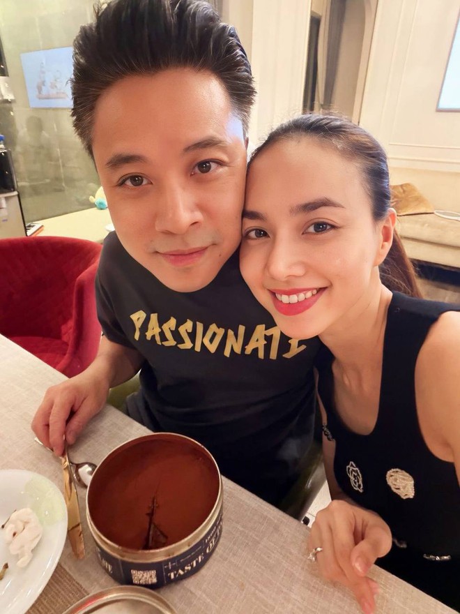 Vợ đạo diễn trăm tỷ khoe visual 20 năm kh&ocirc;ng gi&agrave; nhưng v&ograve;ng eo mỏng d&iacute;nh mới l&agrave; t&acirc;m điểm- Ảnh 11.