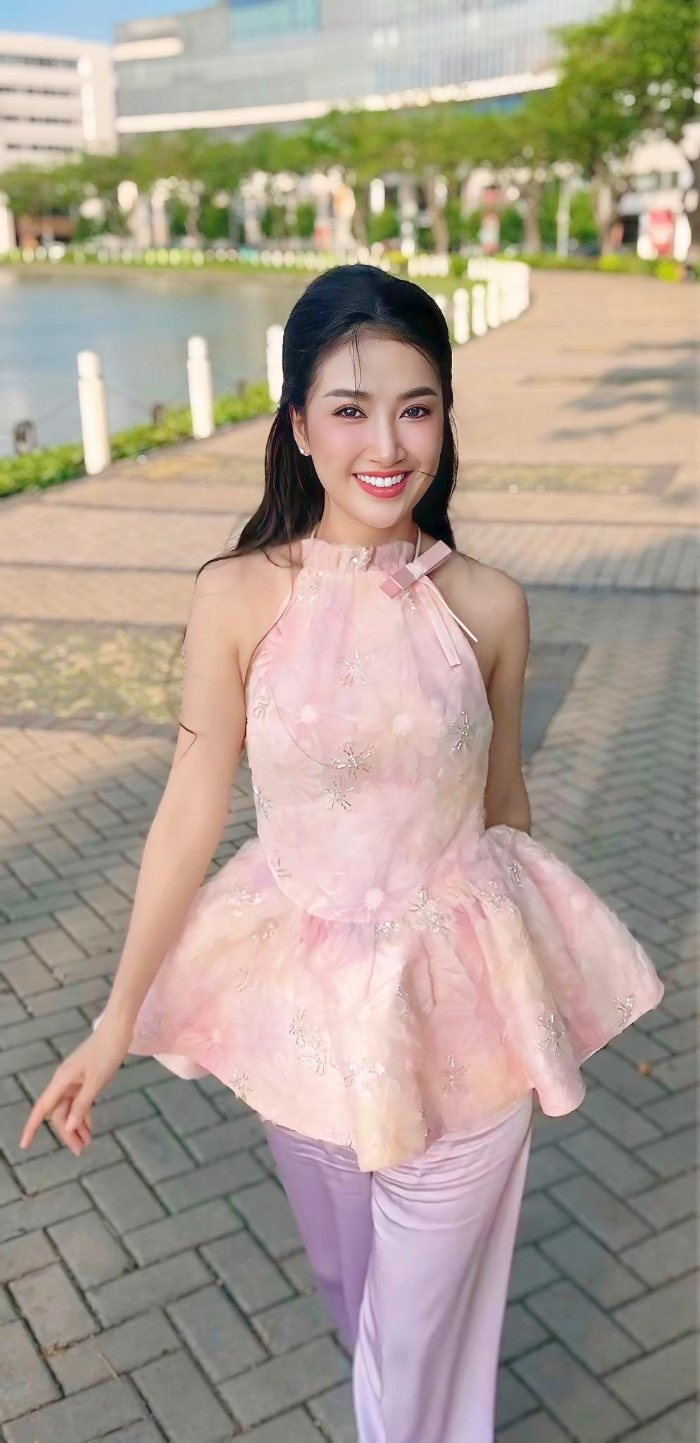 "Nữ ho&agrave;ng phim xưa" Quỳnh Lam 42 tuổi vẫn trẻ đẹp như g&aacute;i đ&ocirc;i mươi: B&iacute; quyết chống gi&agrave; kh&ocirc;ng tốn 1 xu, kh&ocirc;ng phải ăn uống hay tập luyện- Ảnh 4.