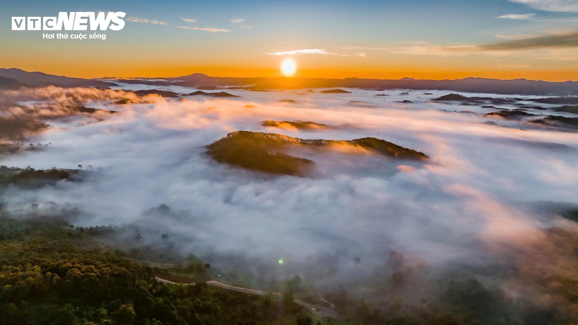 Săn biển m&acirc;y đầu xu&acirc;n tr&ecirc;n cao nguy&ecirc;n Măng Đen- Ảnh 4.