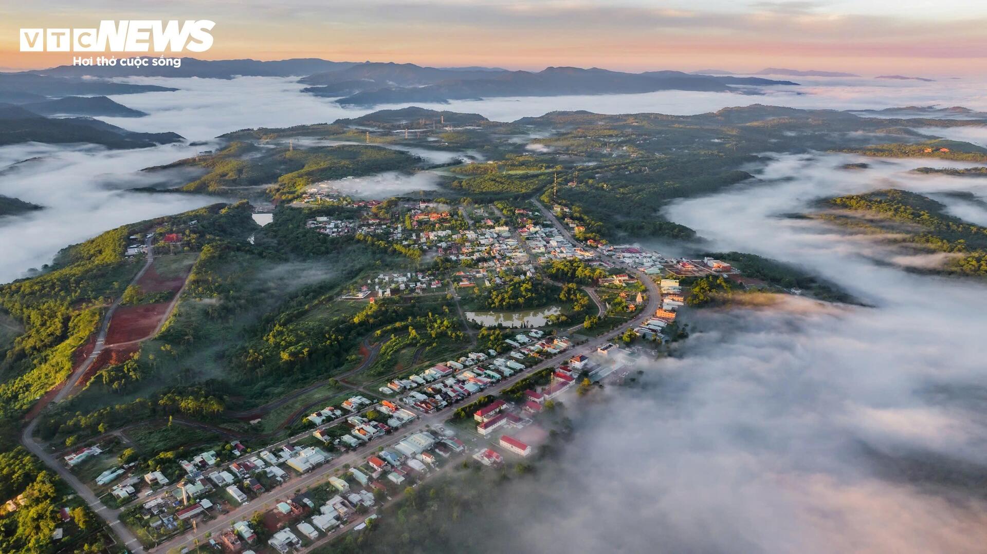 Săn biển m&acirc;y đầu xu&acirc;n tr&ecirc;n cao nguy&ecirc;n Măng Đen- Ảnh 2.