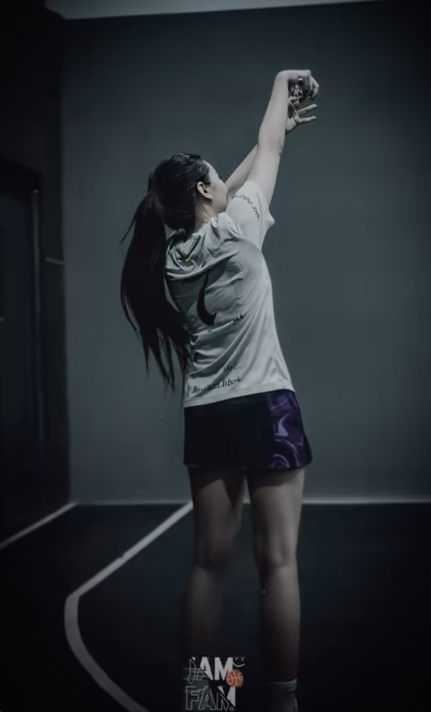 Hạt Dẻ nh&agrave; MC Quyền Linh khoe ch&acirc;n d&agrave;i cực phẩm tr&ecirc;n s&acirc;n b&oacute;ng rổ, combo g&aacute;i xinh giỏi thể thao ai gặp cũng m&ecirc;- Ảnh 2.