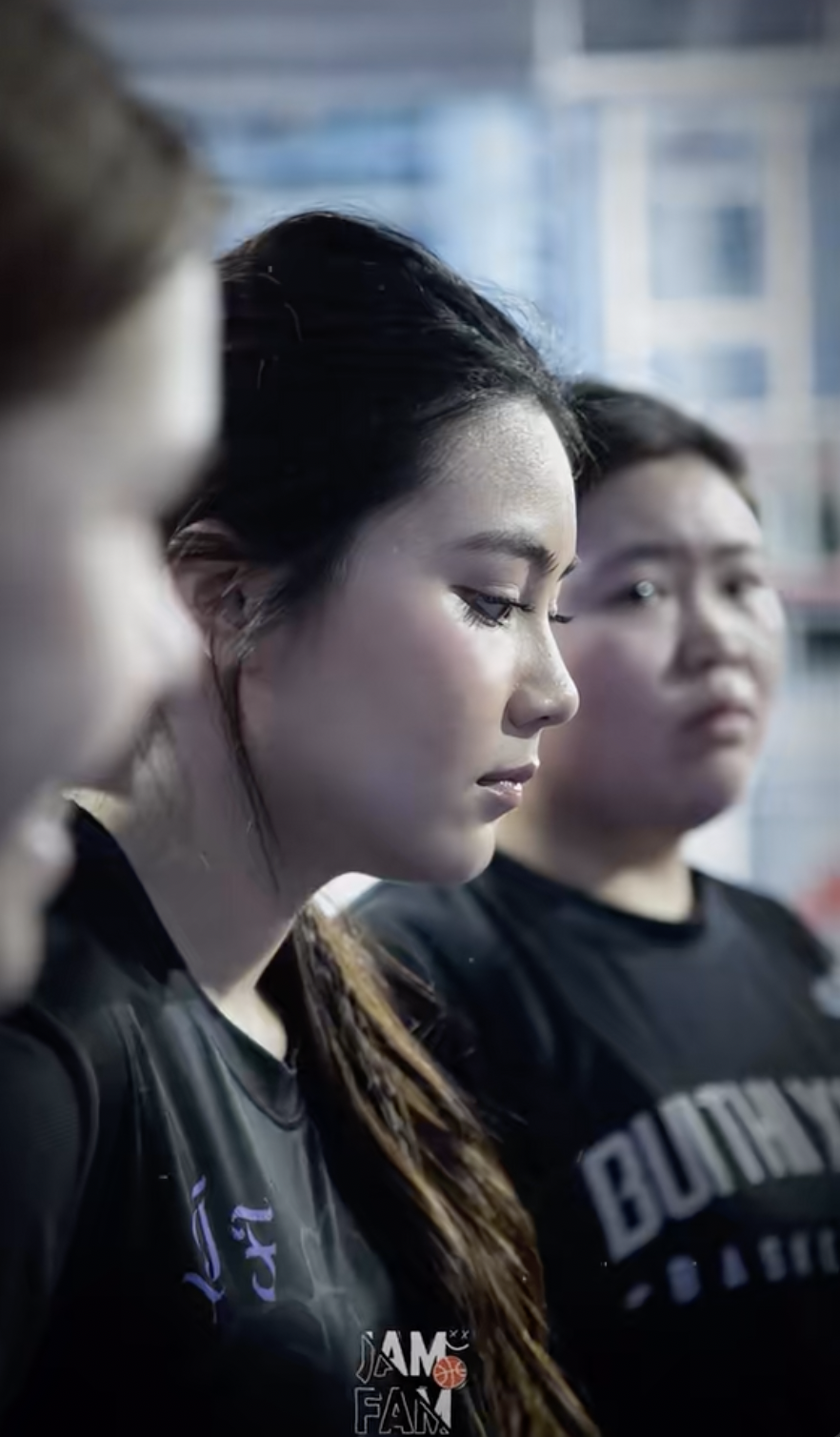 Hạt Dẻ nh&agrave; MC Quyền Linh khoe ch&acirc;n d&agrave;i cực phẩm tr&ecirc;n s&acirc;n b&oacute;ng rổ, combo g&aacute;i xinh giỏi thể thao ai gặp cũng m&ecirc;- Ảnh 5.