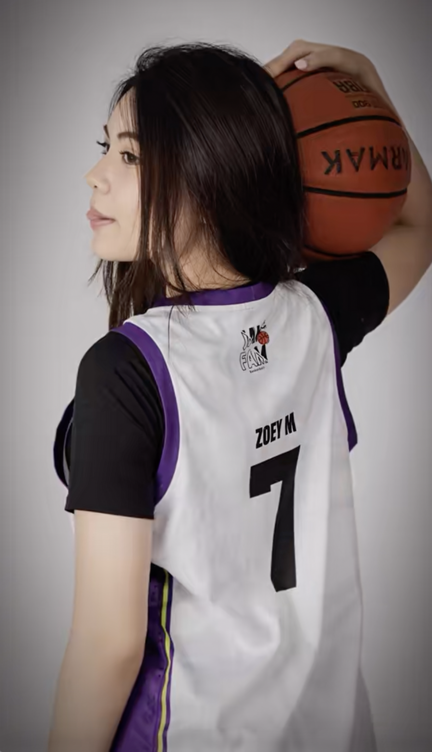 Hạt Dẻ nh&agrave; MC Quyền Linh khoe ch&acirc;n d&agrave;i cực phẩm tr&ecirc;n s&acirc;n b&oacute;ng rổ, combo g&aacute;i xinh giỏi thể thao ai gặp cũng m&ecirc;- Ảnh 13.