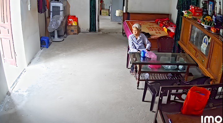 Cảnh cụ b&agrave; c&ocirc; độc trong căn nh&agrave; rộng sau Tết khiến d&acirc;n mạng rưng rưng- Ảnh 1.