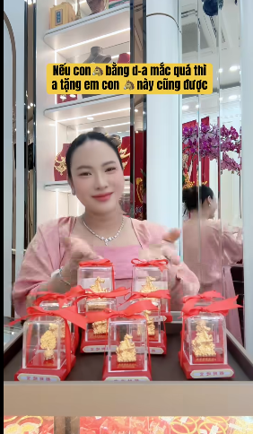 "Tứ đại mỹ nh&acirc;n" kết h&ocirc;n với c&aacute;c thiếu gia tiệm v&agrave;ng nổi tiếng Đ&agrave; Nẵng, Vĩnh Long, Đồng Nai: "Ăn ngủ" với v&agrave;ng- Ảnh 17.