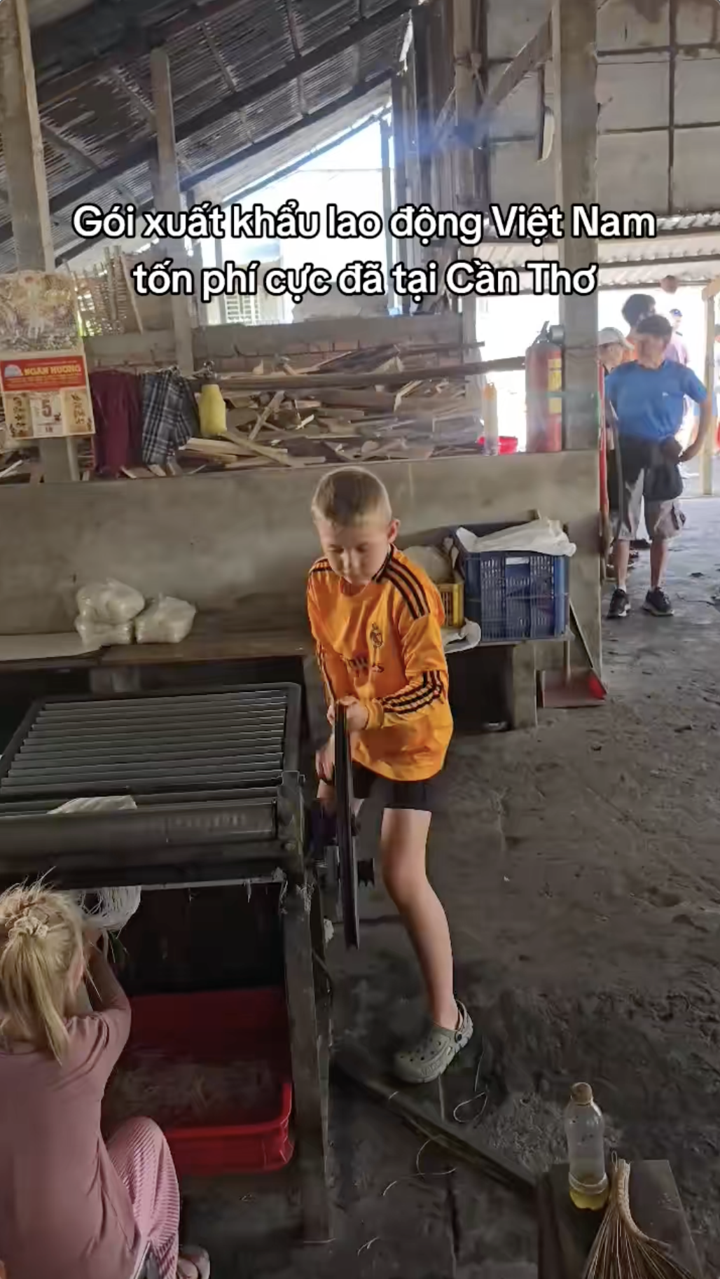 Nh&oacute;m kh&aacute;ch T&acirc;y bỏ tiền triệu để đi &ldquo;ở đợ&rdquo; tại miền T&acirc;y- Ảnh 1.