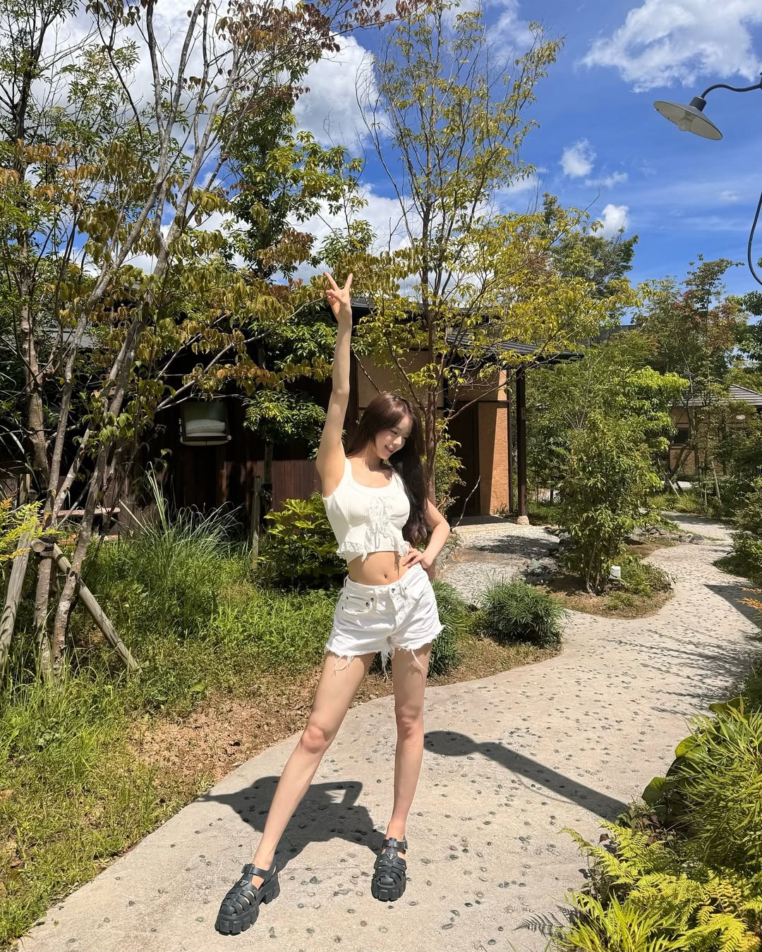 "Trùm cuối" Địa Ngục Độc Thân: Mỹ nữ mặt xinh như búp bê, body bốc lửa, sành điệu thôi nhé- Ảnh 19. "Trùm cuối" Địa Ngục Độc Thân: Mỹ nữ mặt xinh như búp bê, body bốc lửa, sành điệu thôi nhé- Ảnh 19.