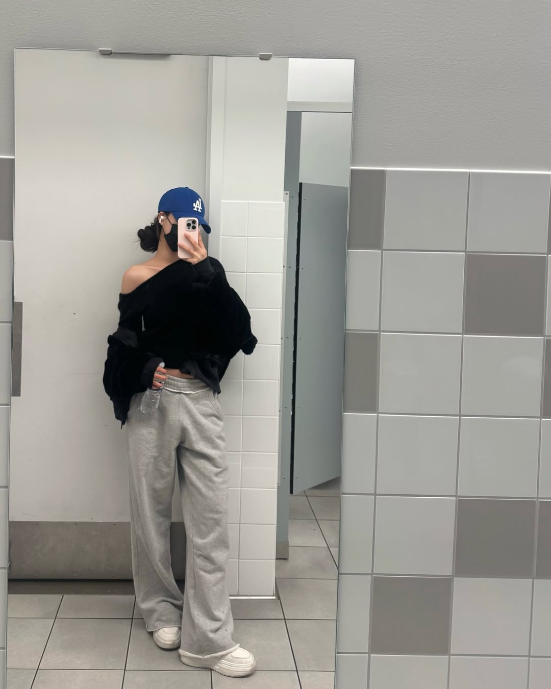 "Trùm cuối" Địa Ngục Độc Thân: Mỹ nữ mặt xinh như búp bê, body bốc lửa, sành điệu thôi nhé- Ảnh 18. "Trùm cuối" Địa Ngục Độc Thân: Mỹ nữ mặt xinh như búp bê, body bốc lửa, sành điệu thôi nhé- Ảnh 18.