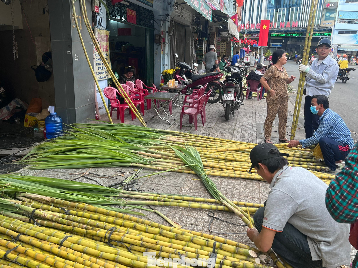Nhộn nhịp 'săn lộc' ở chợ m&iacute;a mỗi năm mở một lần tại TPHCM- Ảnh 4.