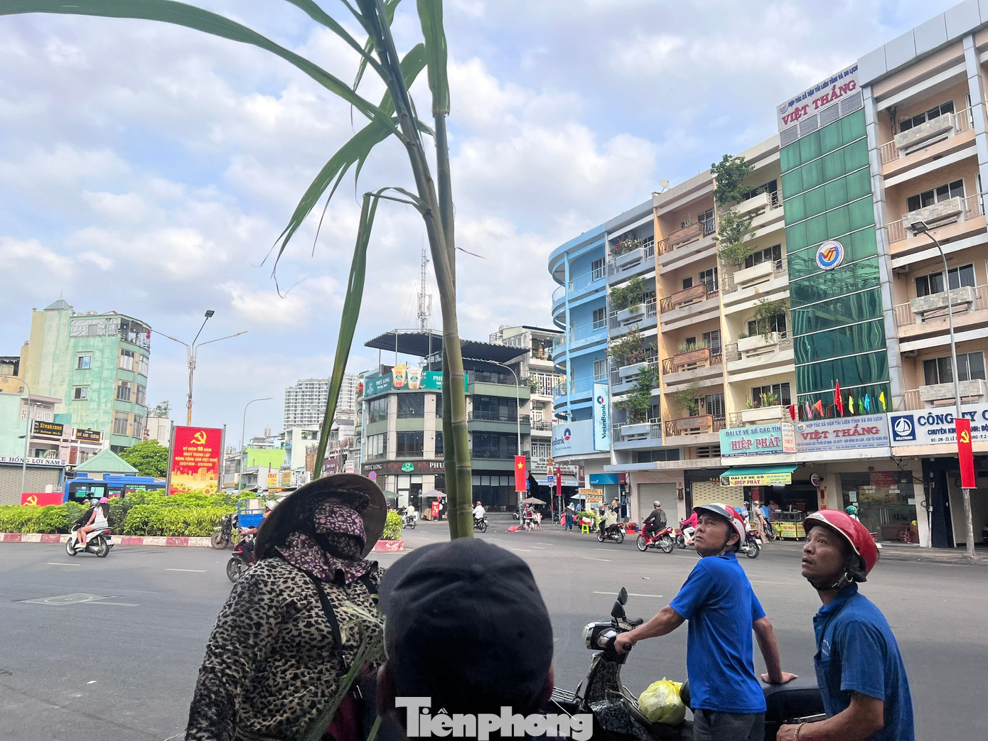 Nhộn nhịp 'săn lộc' ở chợ m&iacute;a mỗi năm mở một lần tại TPHCM- Ảnh 3.