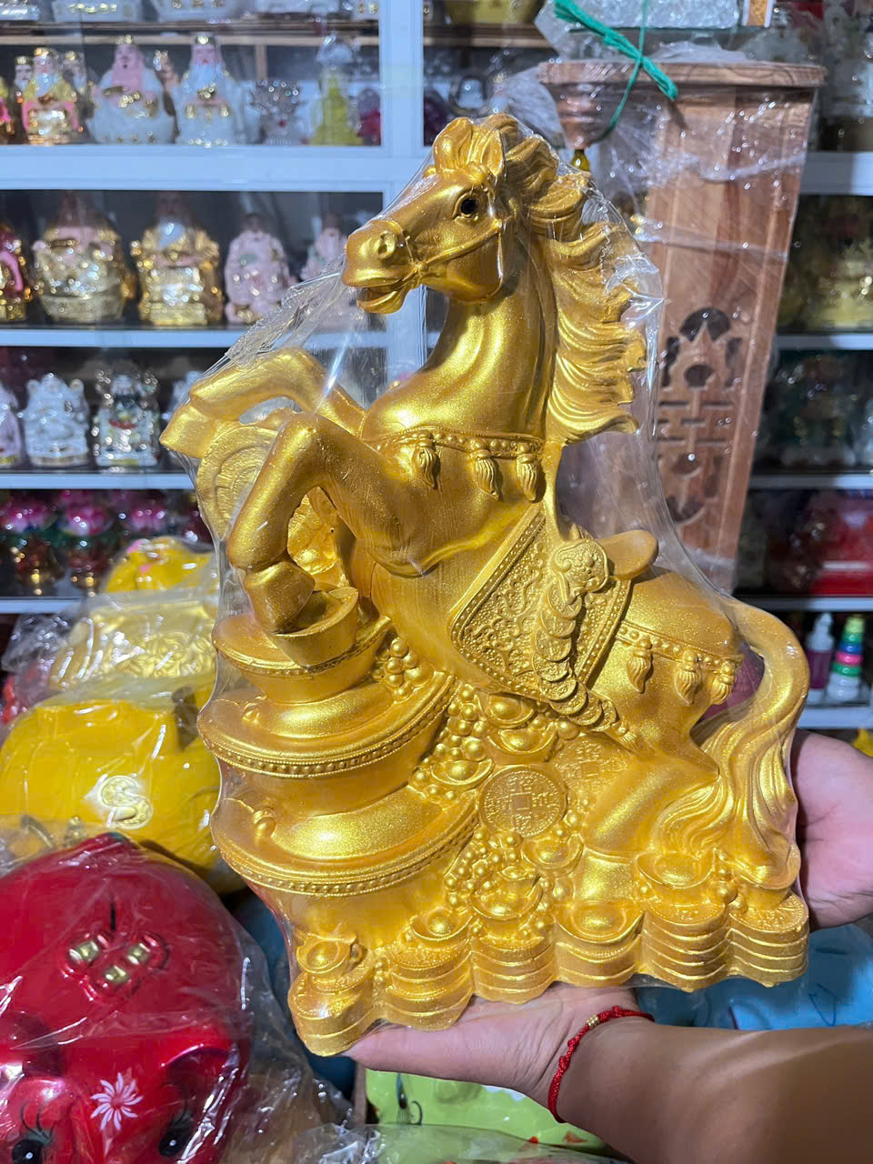 Ngoài vàng bạc, những mặt hàng nào đang “cháy hàng” dịp vía Thần Tài?- Ảnh 9. Ngoài vàng bạc, những mặt hàng nào đang “cháy hàng” dịp vía Thần Tài?- Ảnh 9.