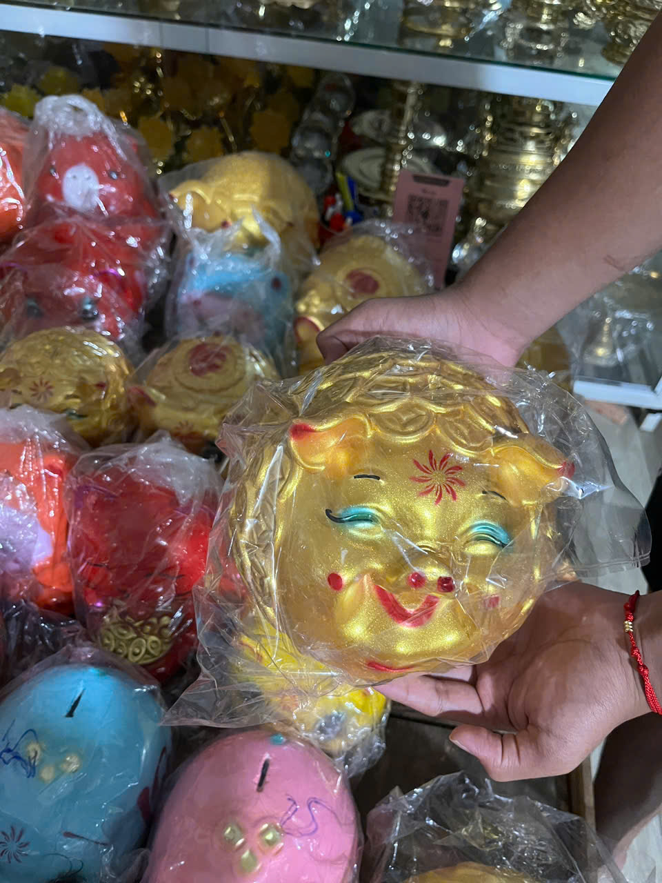 Ngoài vàng bạc, những mặt hàng nào đang “cháy hàng” dịp vía Thần Tài?- Ảnh 10. Ngoài vàng bạc, những mặt hàng nào đang “cháy hàng” dịp vía Thần Tài?- Ảnh 10.