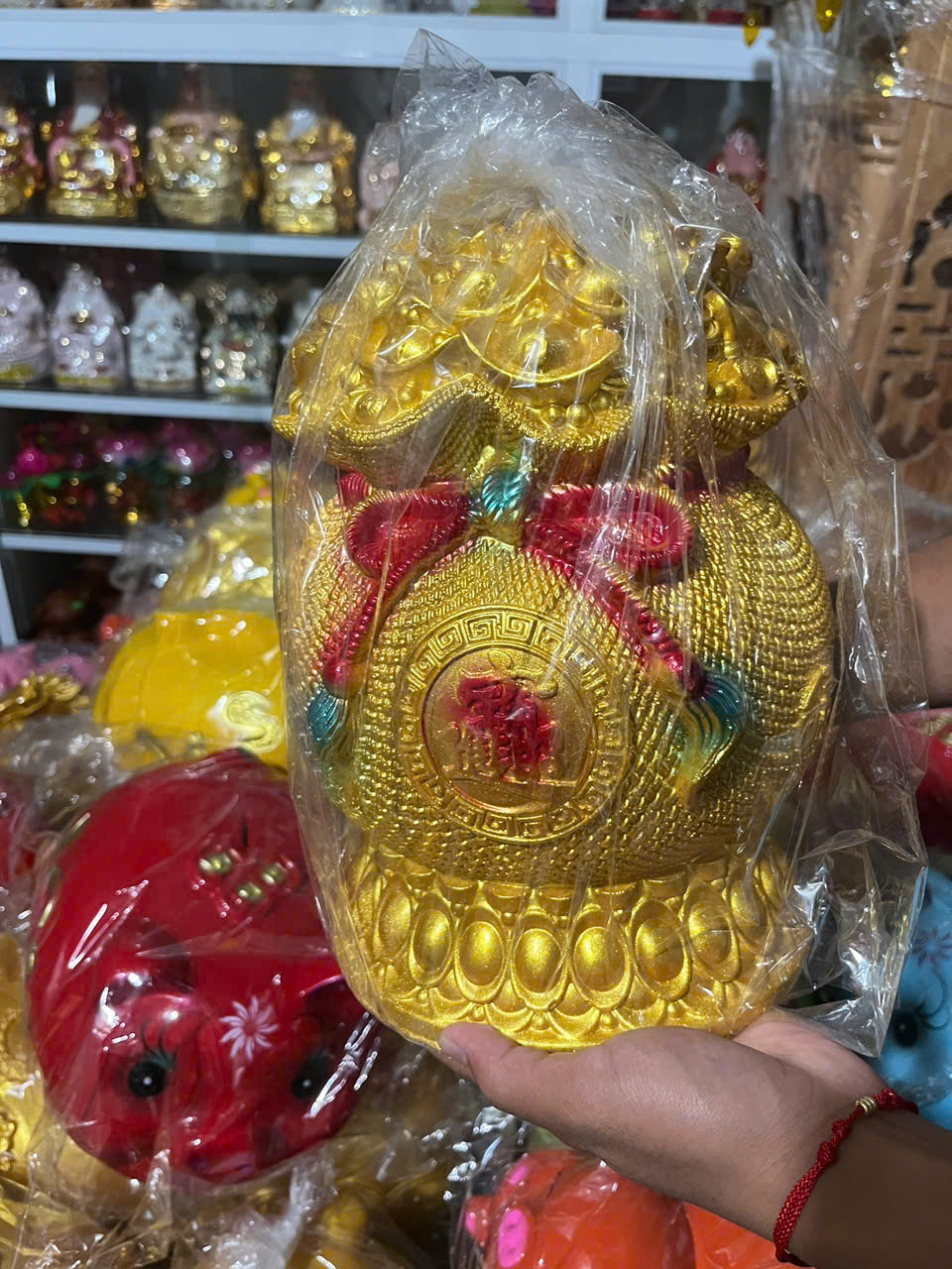 Ngoài vàng bạc, những mặt hàng nào đang “cháy hàng” dịp vía Thần Tài?- Ảnh 12. Ngoài vàng bạc, những mặt hàng nào đang “cháy hàng” dịp vía Thần Tài?- Ảnh 12.