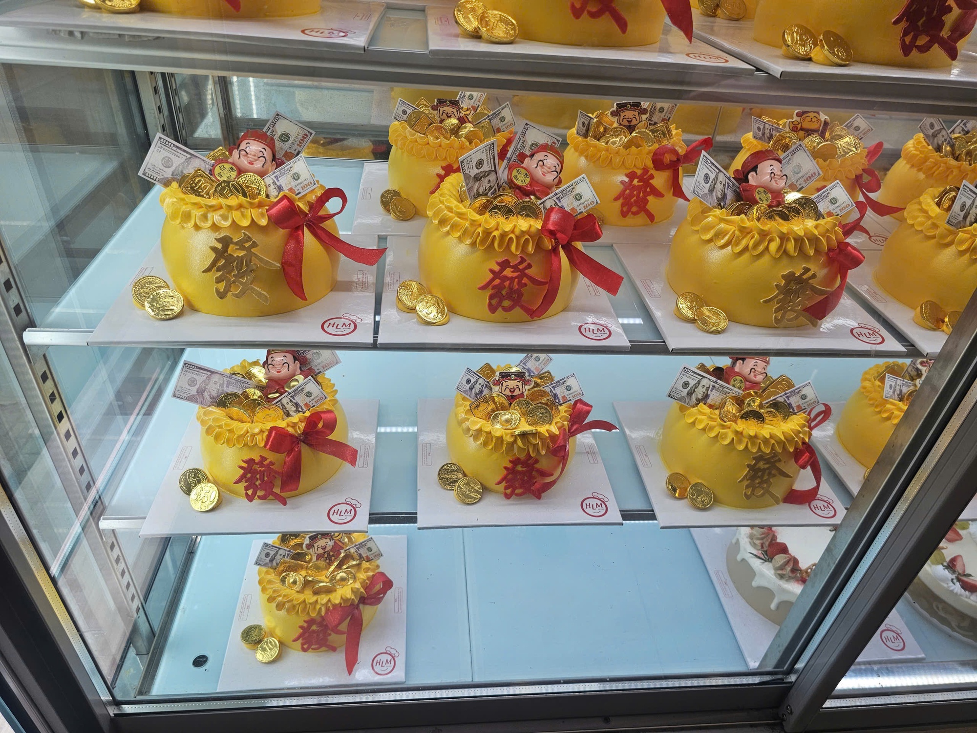 Ngoài vàng bạc, những mặt hàng nào đang “cháy hàng” dịp vía Thần Tài?- Ảnh 6. Ngoài vàng bạc, những mặt hàng nào đang “cháy hàng” dịp vía Thần Tài?- Ảnh 6.