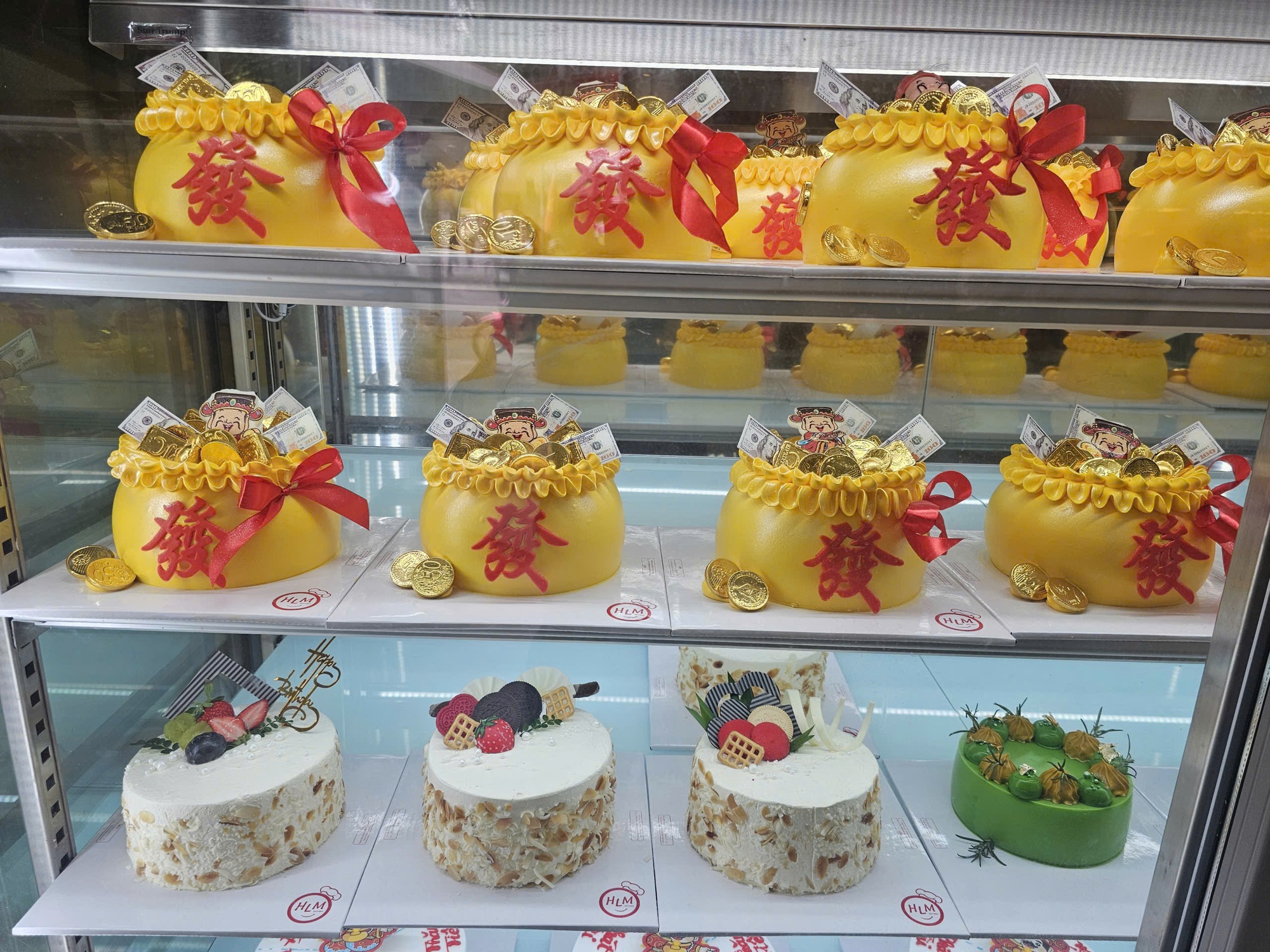 Ngoài vàng bạc, những mặt hàng nào đang “cháy hàng” dịp vía Thần Tài?- Ảnh 7. Ngoài vàng bạc, những mặt hàng nào đang “cháy hàng” dịp vía Thần Tài?- Ảnh 7.