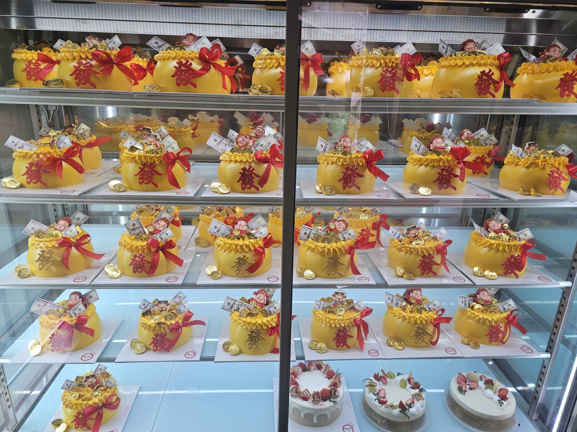 Ngoài vàng bạc, những mặt hàng nào đang “cháy hàng” dịp vía Thần Tài?- Ảnh 5. Ngoài vàng bạc, những mặt hàng nào đang “cháy hàng” dịp vía Thần Tài?- Ảnh 5.