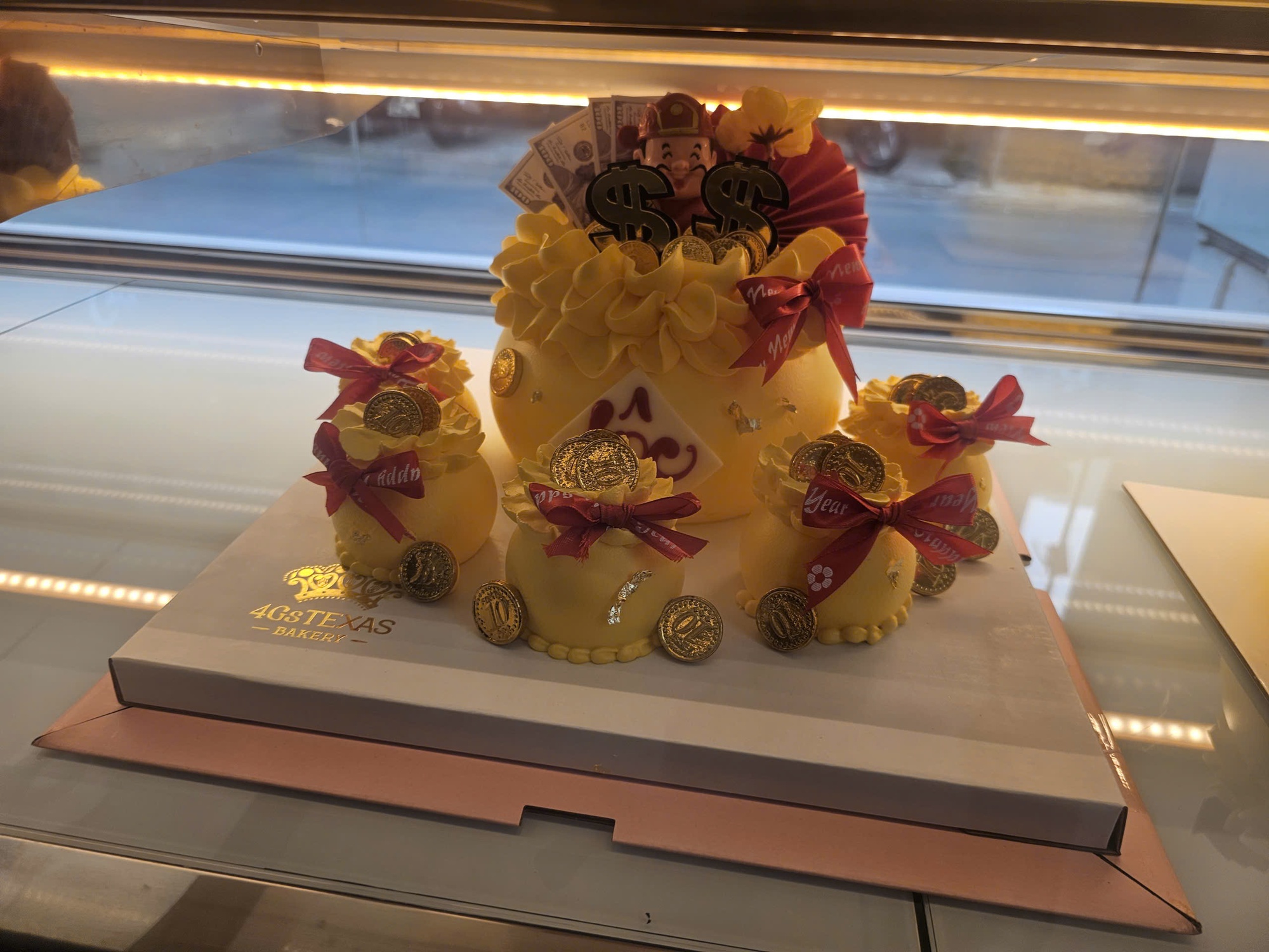 Ngoài vàng bạc, những mặt hàng nào đang “cháy hàng” dịp vía Thần Tài?- Ảnh 4. Ngoài vàng bạc, những mặt hàng nào đang “cháy hàng” dịp vía Thần Tài?- Ảnh 4.