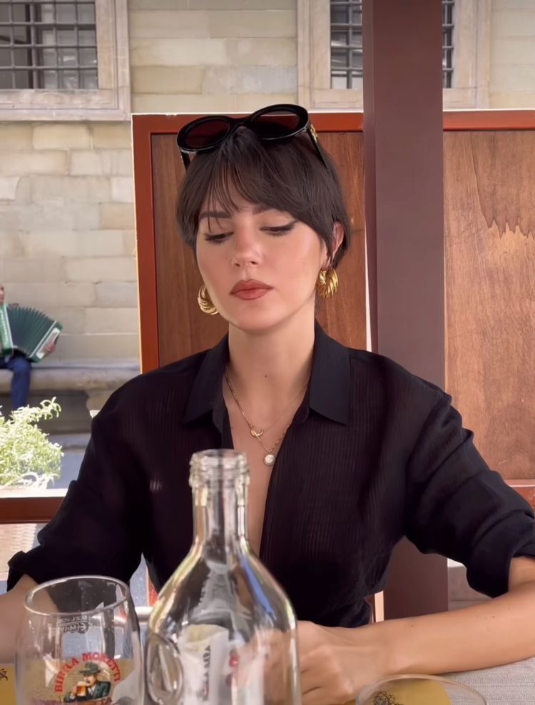 Birkin Bangs - kiểu m&aacute;i sang chảnh hot xuy&ecirc;n nhiều thập kỷ: "Hack tuổi" đỉnh cao, đến Anne Hathaway cũng kh&ocirc;ng thể ch&aacute;n- Ảnh 12.