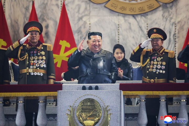 H&igrave;nh ảnh duyệt binh ho&agrave;nh tr&aacute;ng hiếm thấy của qu&acirc;n đội Triều Ti&ecirc;n- Ảnh 5.