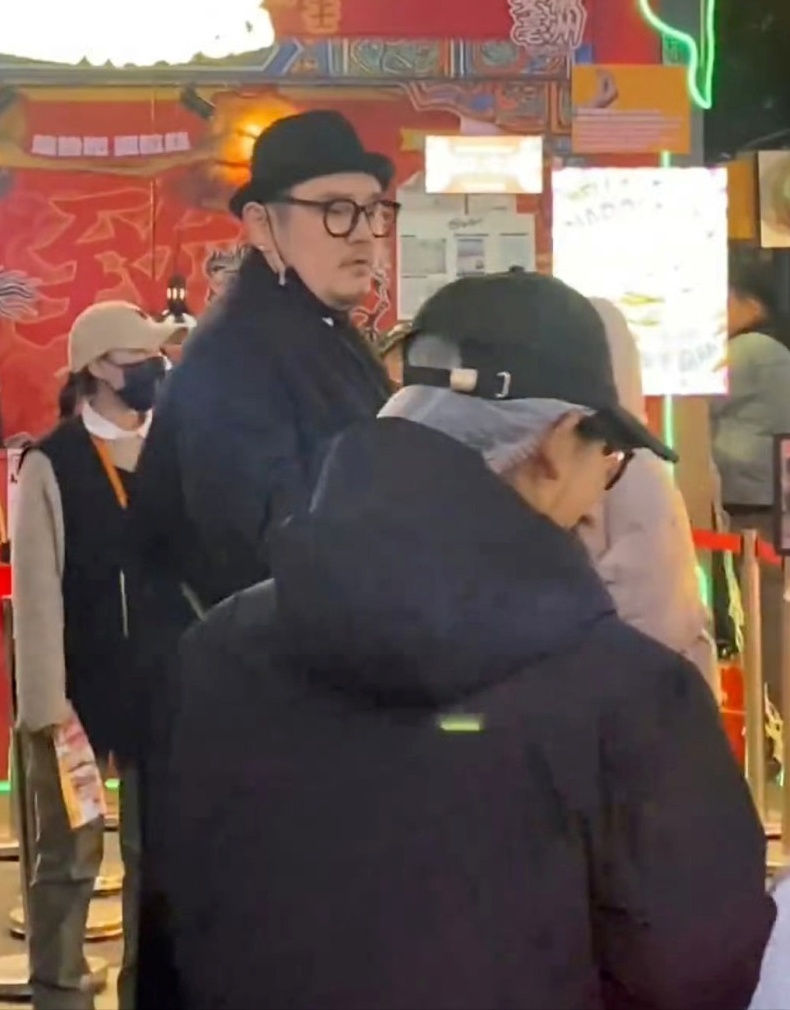 Kh&ocirc;ng c&ograve;n nhận ra nam MC quốc d&acirc;n bị đuổi khỏi showbiz v&igrave; đoạn CCTV d&agrave;i 16 gi&acirc;y- Ảnh 1.