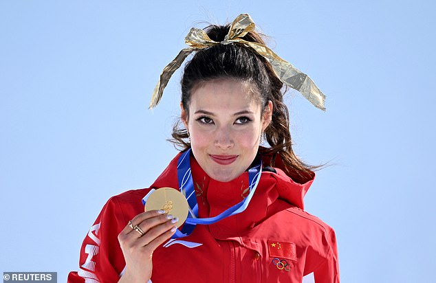 Vừa trở th&agrave;nh VĐV trượt tuyết vĩ đại nhất lịch sử Olympic, Eileen Gu lại 