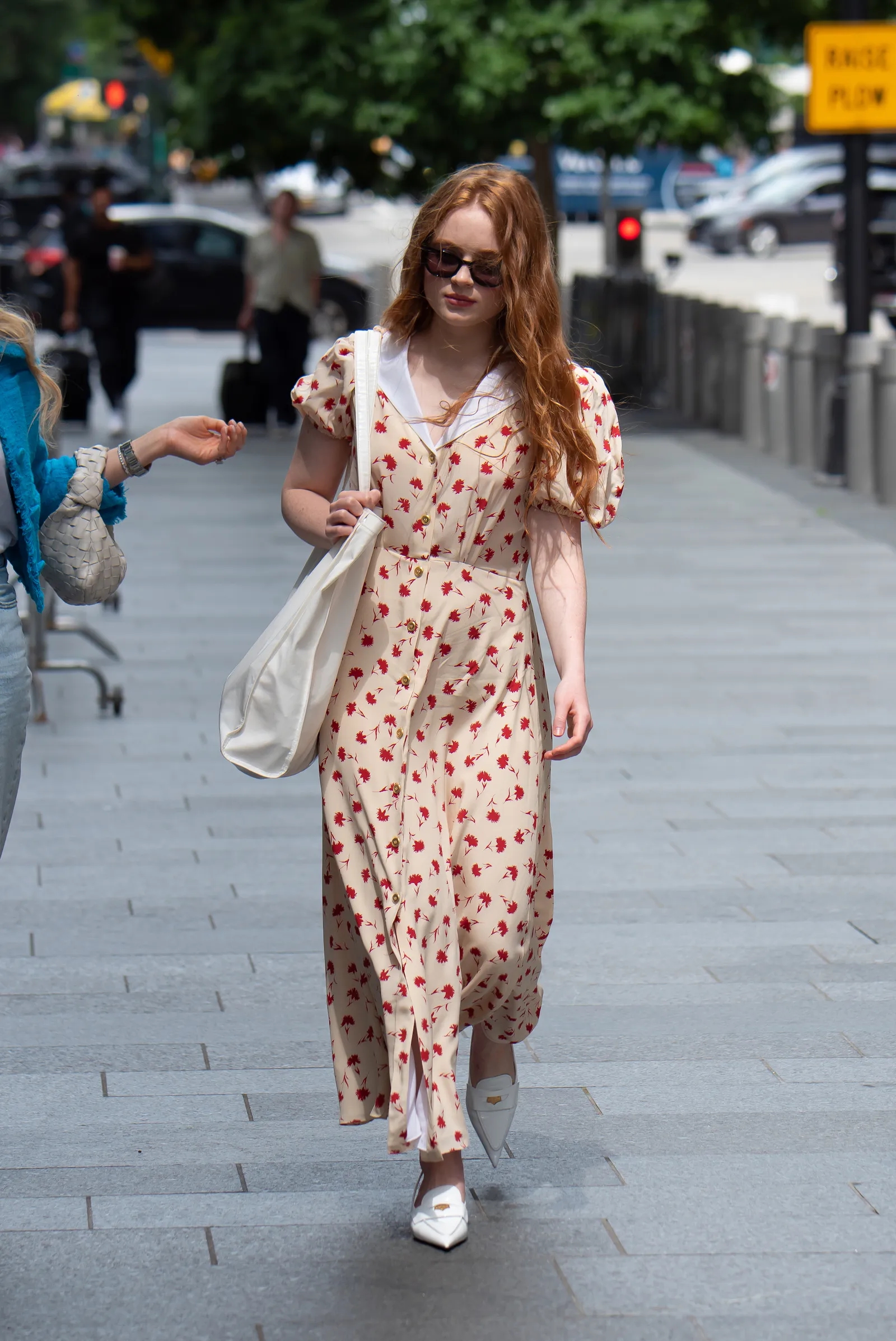 Mỹ nữ khiến MXH rung động suốt hơn 1 tuần qua: Ảnh chụp vội m&agrave; xinh đẹp tuyệt trần, style chuẩn qu&yacute; c&ocirc; thanh lịch- Ảnh 8.