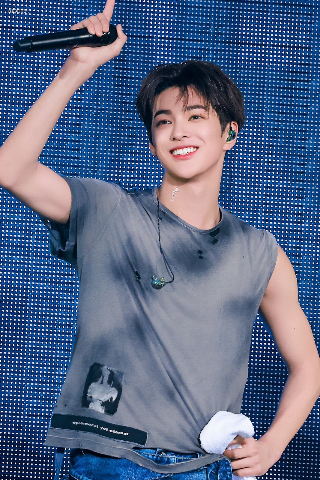 Showbiz c&oacute; mỹ nam 16 tuổi đẹp như mơ, cả triệu người nguyện bảo vệ nụ cười toả nắng- Ảnh 7.