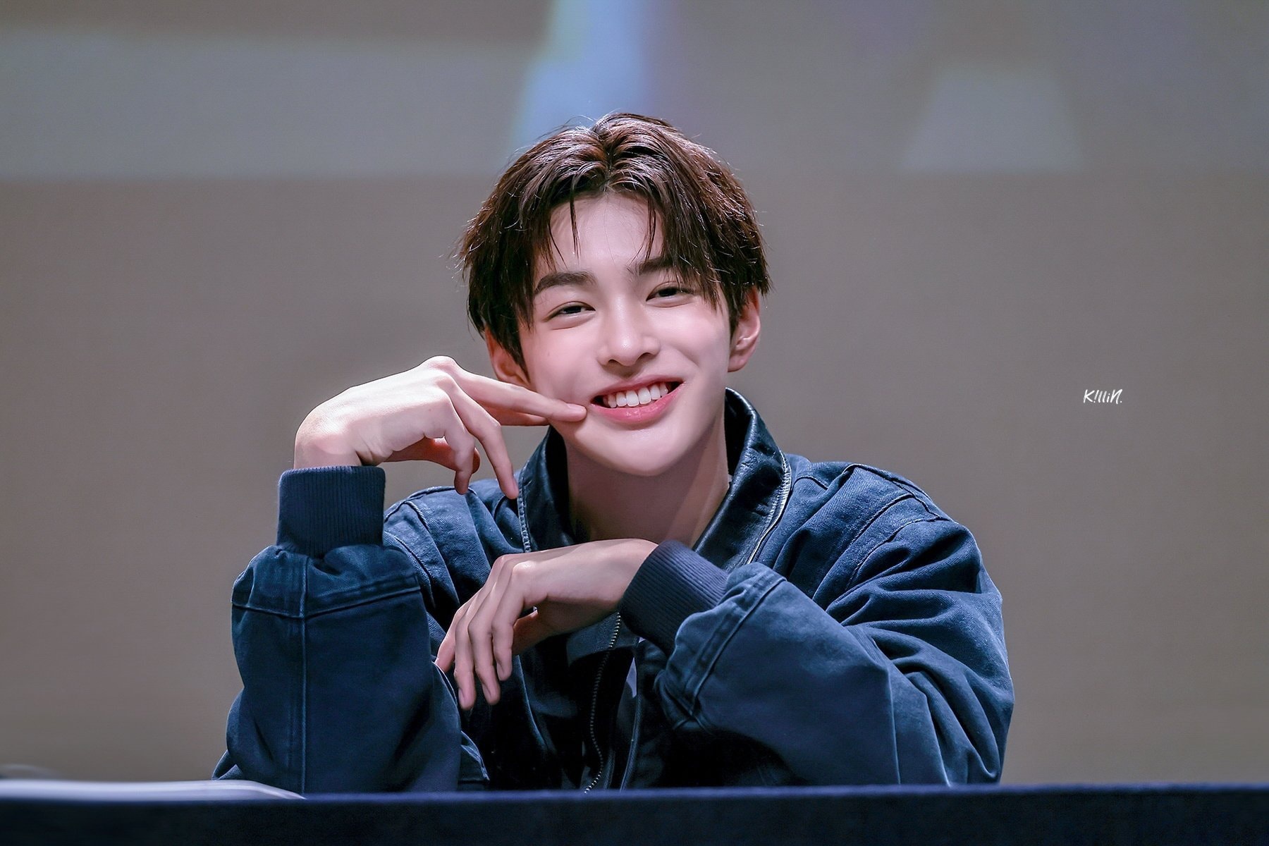 Showbiz c&oacute; mỹ nam 16 tuổi đẹp như mơ, cả triệu người nguyện bảo vệ nụ cười toả nắng- Ảnh 9.