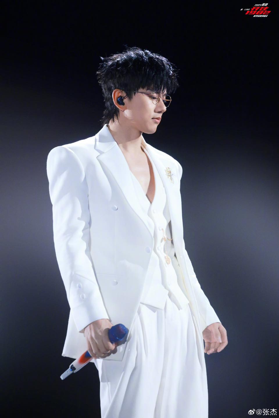 Nam ca sĩ tặng fan đến xem concert 6 chỉ v&agrave;ng- Ảnh 5.